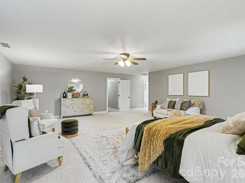 17016 Knoxwood Drive, Huntersville, NC 28078.  MLS# CAR4404785, YatesRealty ID 40007. 