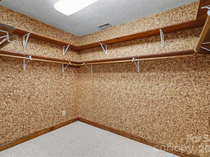 17016 Knoxwood Drive, Huntersville, NC 28078.  MLS# CAR4404785, YatesRealty ID 40007. 