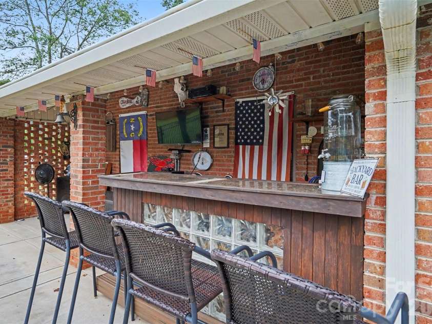 17016 Knoxwood Drive, Huntersville, NC 28078.  MLS# CAR4404785, YatesRealty ID 40007. 
