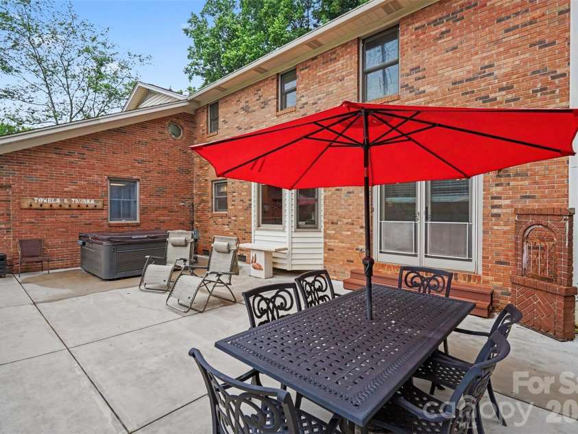 17016 Knoxwood Drive, Huntersville, NC 28078.  MLS# CAR4404785, YatesRealty ID 40007. 