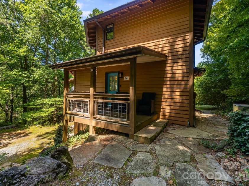 169 Viking Trail, Hendersonville, NC 28739.  MLS# CAR4407046, YatesRealty ID 40009. 