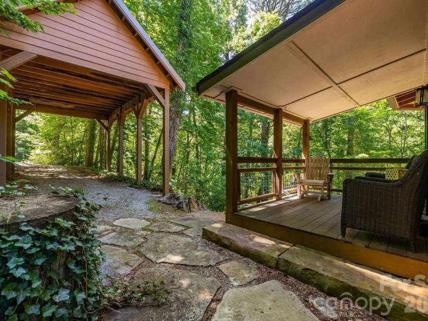 169 Viking Trail, Hendersonville, NC 28739.  MLS# CAR4407046, YatesRealty ID 40009. 