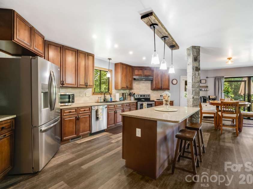 169 Viking Trail, Hendersonville, NC 28739.  MLS# CAR4407046, YatesRealty ID 40009. 