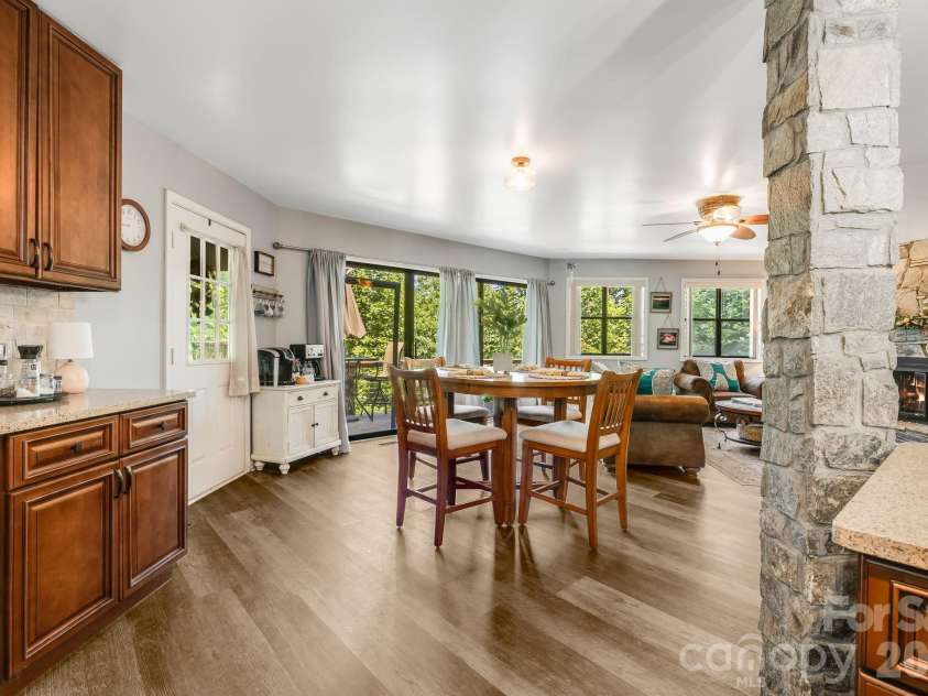 169 Viking Trail, Hendersonville, NC 28739.  MLS# CAR4407046, YatesRealty ID 40009. 