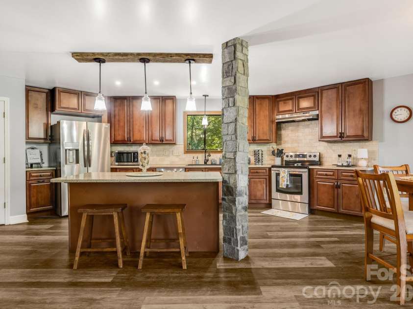169 Viking Trail, Hendersonville, NC 28739.  MLS# CAR4407046, YatesRealty ID 40009. 