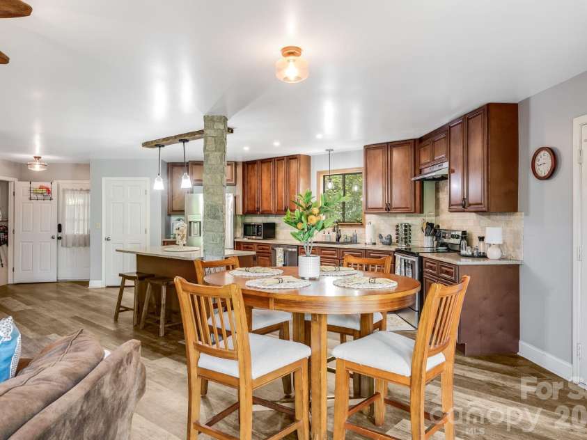 169 Viking Trail, Hendersonville, NC 28739.  MLS# CAR4407046, YatesRealty ID 40009. 