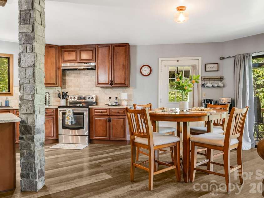 169 Viking Trail, Hendersonville, NC 28739.  MLS# CAR4407046, YatesRealty ID 40009. 
