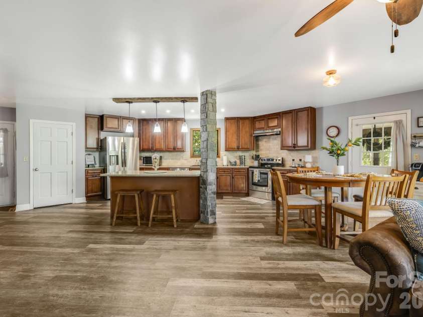 169 Viking Trail, Hendersonville, NC 28739.  MLS# CAR4407046, YatesRealty ID 40009. 