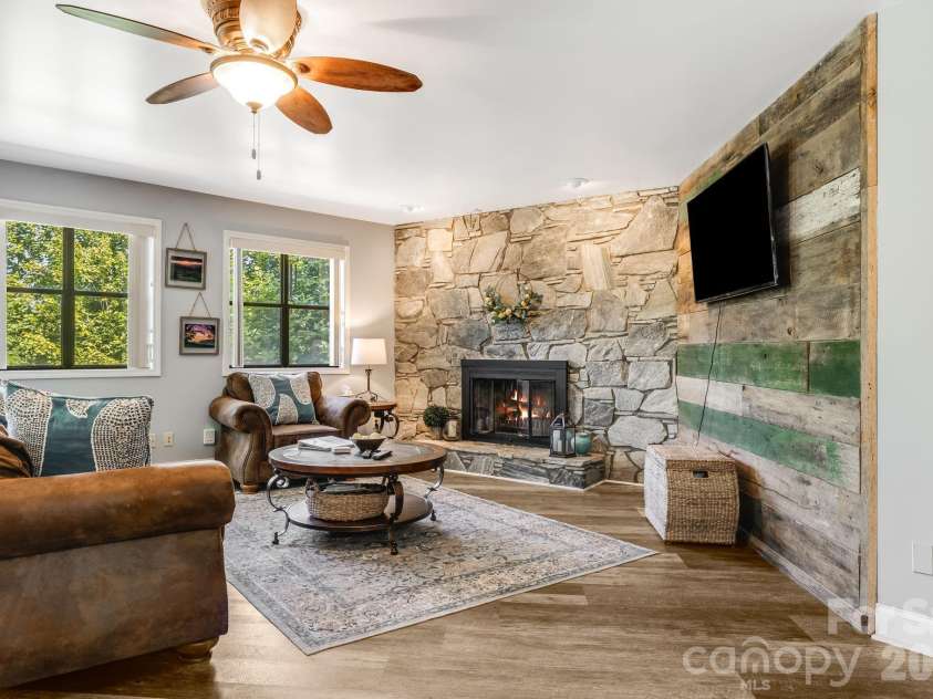 169 Viking Trail, Hendersonville, NC 28739.  MLS# CAR4407046, YatesRealty ID 40009. 