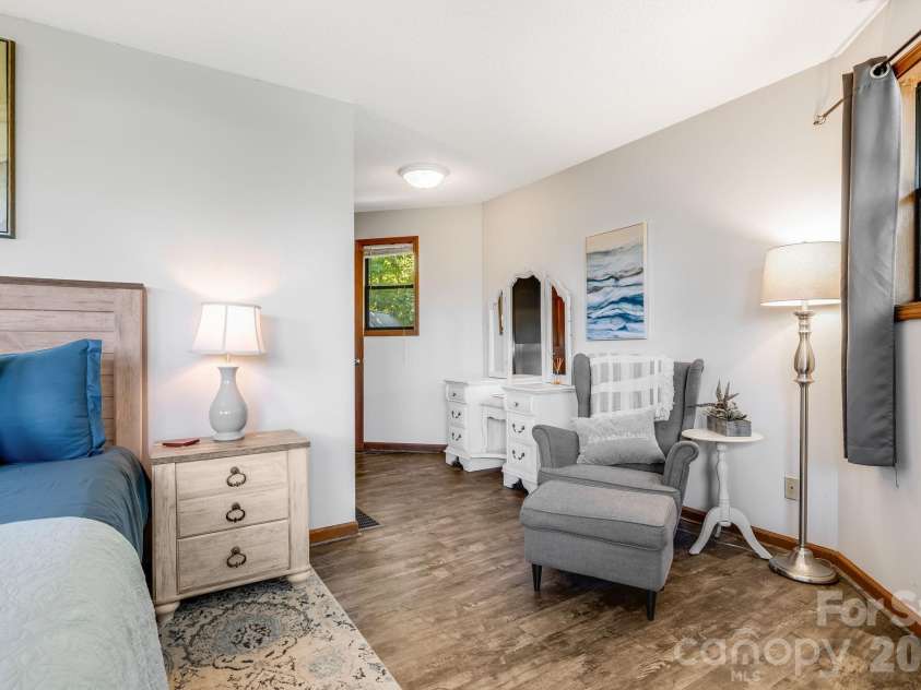 169 Viking Trail, Hendersonville, NC 28739.  MLS# CAR4407046, YatesRealty ID 40009. 