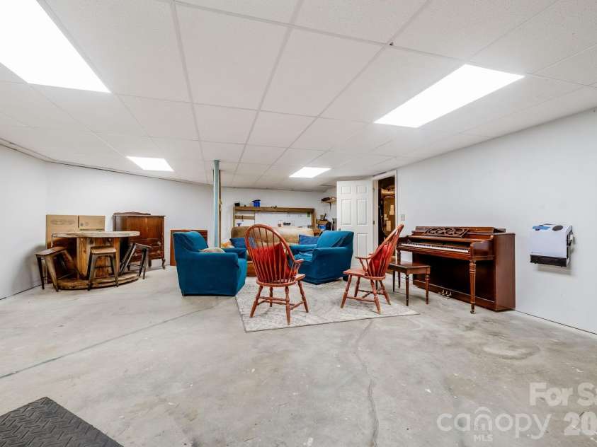 169 Viking Trail, Hendersonville, NC 28739.  MLS# CAR4407046, YatesRealty ID 40009. 