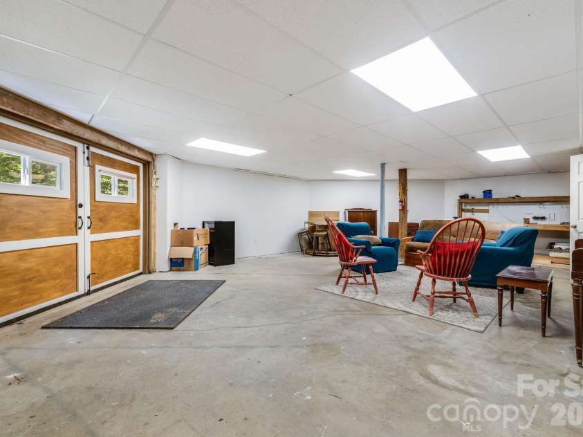 169 Viking Trail, Hendersonville, NC 28739.  MLS# CAR4407046, YatesRealty ID 40009. 