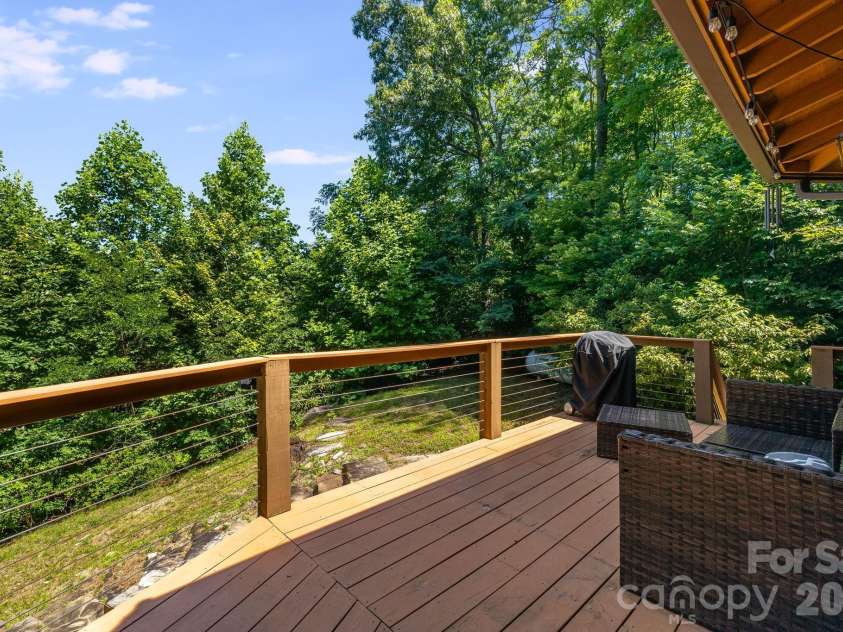 169 Viking Trail, Hendersonville, NC 28739.  MLS# CAR4407046, YatesRealty ID 40009. 