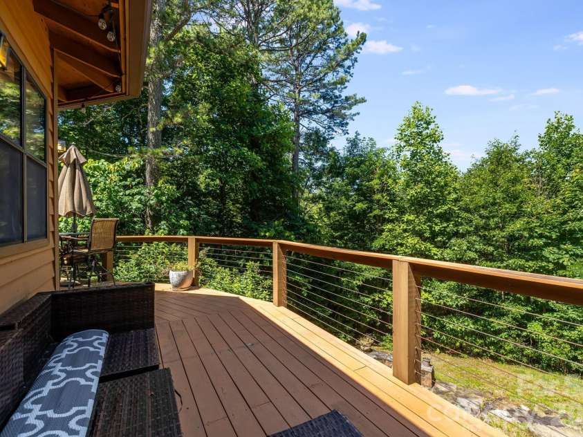169 Viking Trail, Hendersonville, NC 28739.  MLS# CAR4407046, YatesRealty ID 40009. 