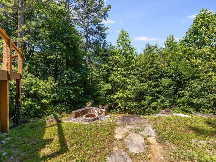 169 Viking Trail, Hendersonville, NC 28739.  MLS# CAR4407046, YatesRealty ID 40009. 