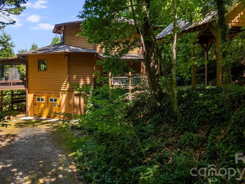 169 Viking Trail, Hendersonville, NC 28739.  MLS# CAR4407046, YatesRealty ID 40009. 