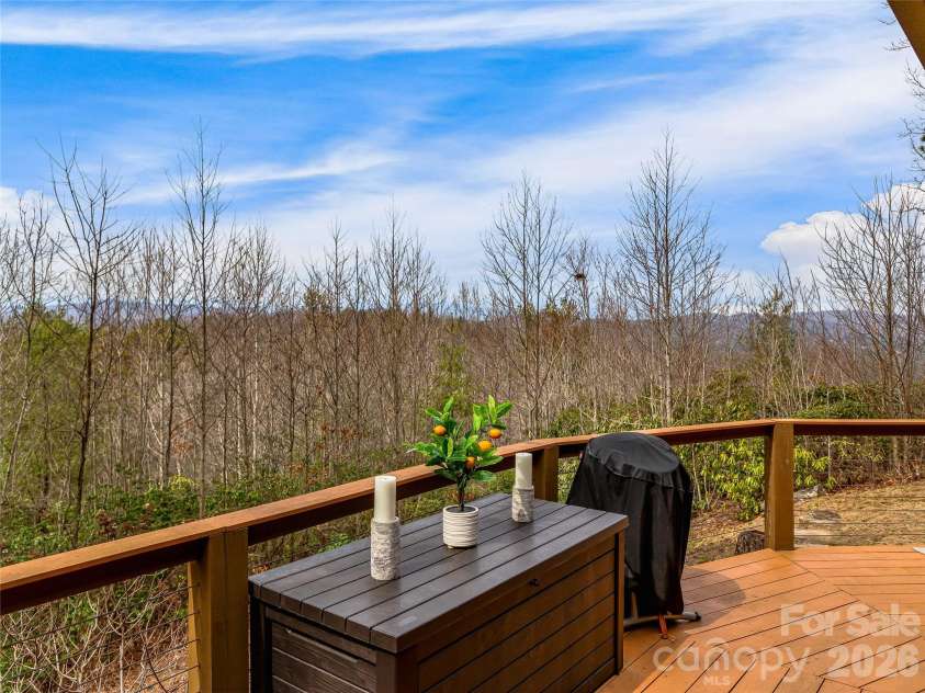 169 Viking Trail, Hendersonville, NC 28739.  MLS# CAR4407046, YatesRealty ID 40009. 
