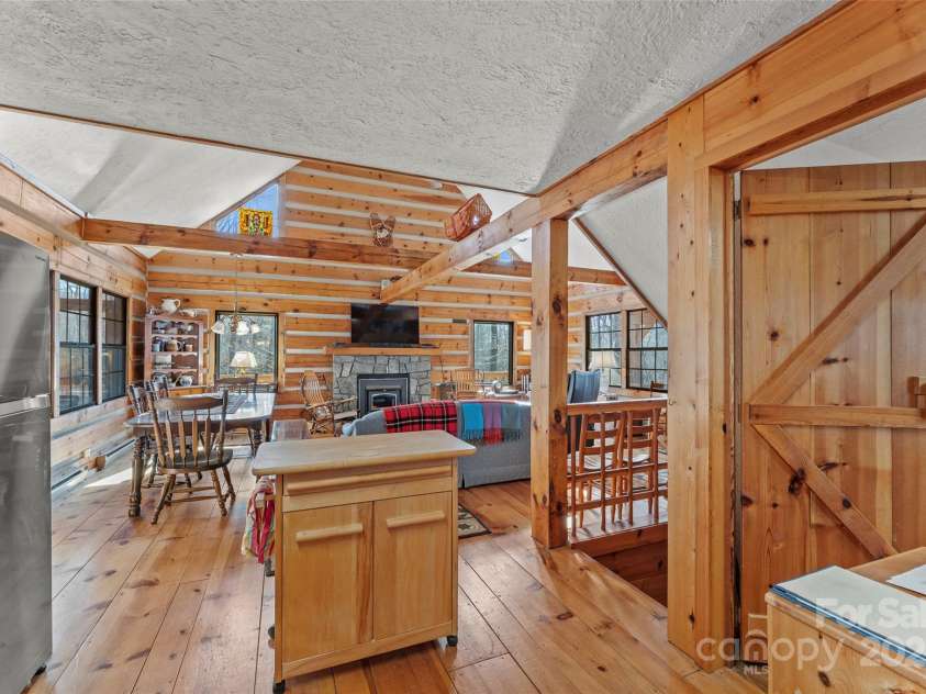 178 Tablerock Drive, Saluda, NC 28773.  MLS# CAR4257453, YatesRealty ID 4001. 
