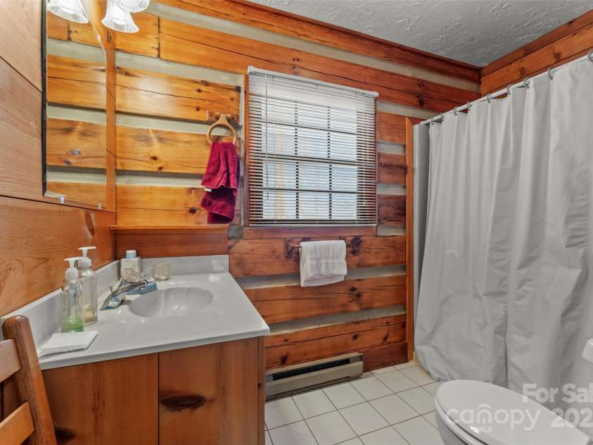 178 Tablerock Drive, Saluda, NC 28773.  MLS# CAR4257453, YatesRealty ID 4001. 