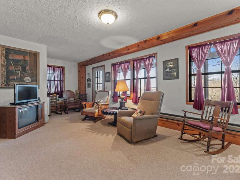 178 Tablerock Drive, Saluda, NC 28773.  MLS# CAR4257453, YatesRealty ID 4001. 