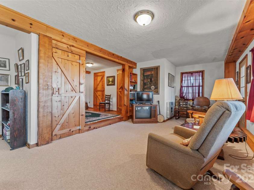 178 Tablerock Drive, Saluda, NC 28773.  MLS# CAR4318272, YatesRealty ID 4001. 