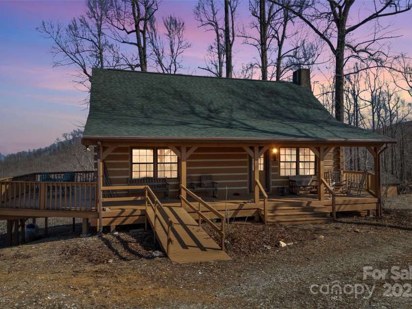 178 Tablerock Drive, Saluda, NC 28773.  MLS# CAR4318272, YatesRealty ID 4001. 