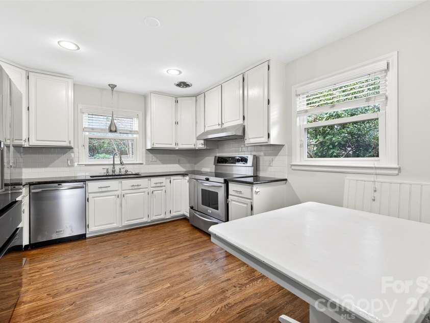 4508 Bradbury Drive, Charlotte, NC 28209.  MLS# CAR4355768, YatesRealty ID 4001. 