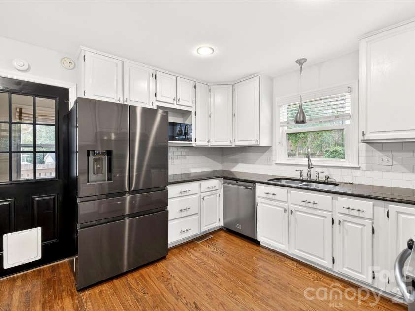 4508 Bradbury Drive, Charlotte, NC 28209.  MLS# CAR4355768, YatesRealty ID 4001. 