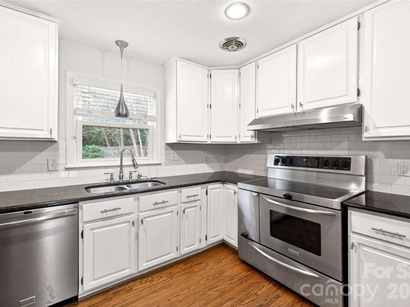 4508 Bradbury Drive, Charlotte, NC 28209.  MLS# CAR4355768, YatesRealty ID 4001. 