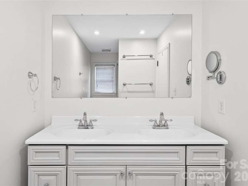 4508 Bradbury Drive, Charlotte, NC 28209.  MLS# CAR4355768, YatesRealty ID 4001. 