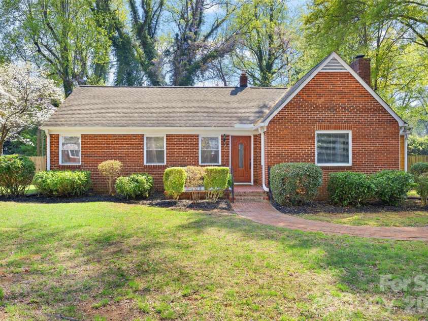3928 Langhorne Avenue, Charlotte, NC 28205.  MLS# CAR4406840, YatesRealty ID 40011. 