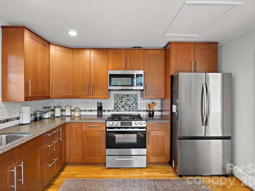3928 Langhorne Avenue, Charlotte, NC 28205.  MLS# CAR4406840, YatesRealty ID 40011. 