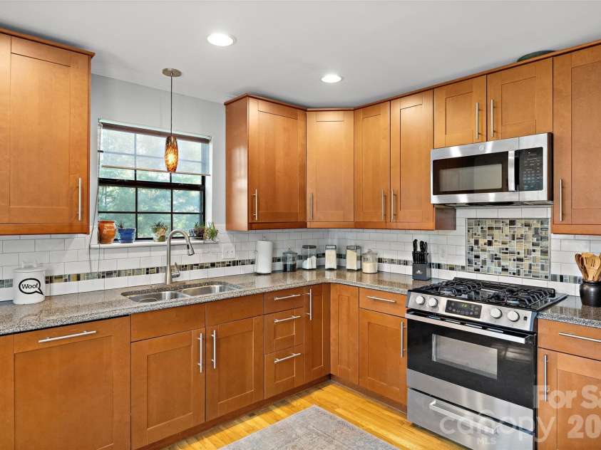 3928 Langhorne Avenue, Charlotte, NC 28205.  MLS# CAR4406840, YatesRealty ID 40011. 