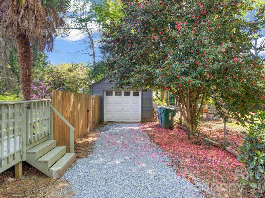 3928 Langhorne Avenue, Charlotte, NC 28205.  MLS# CAR4406840, YatesRealty ID 40011. 