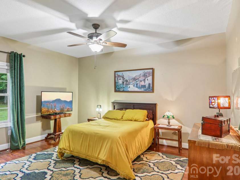 3311 Sandy Drive, Hendersonville, NC 28792.  MLS# CAR4406829, YatesRealty ID 40014. 2nd bedroom