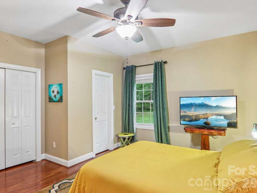 3311 Sandy Drive, Hendersonville, NC 28792.  MLS# CAR4406829, YatesRealty ID 40014. 2nd bedroom