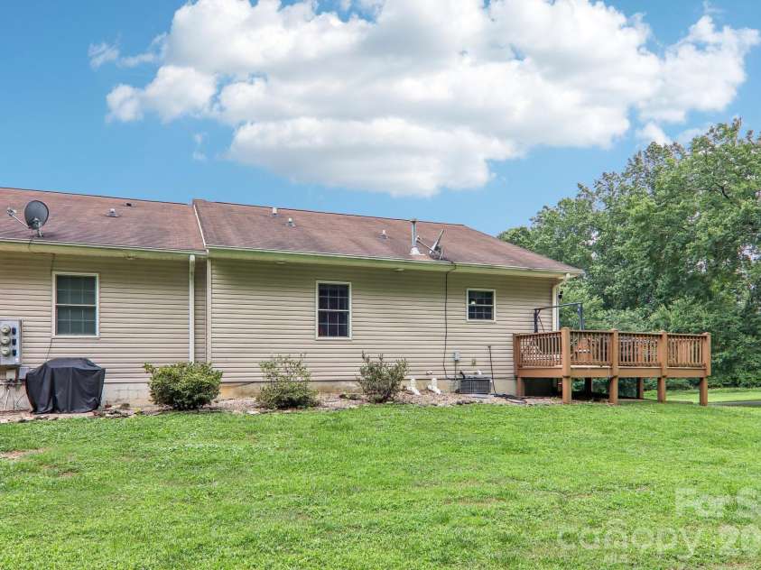 3311 Sandy Drive, Hendersonville, NC 28792.  MLS# CAR4406829, YatesRealty ID 40014. 