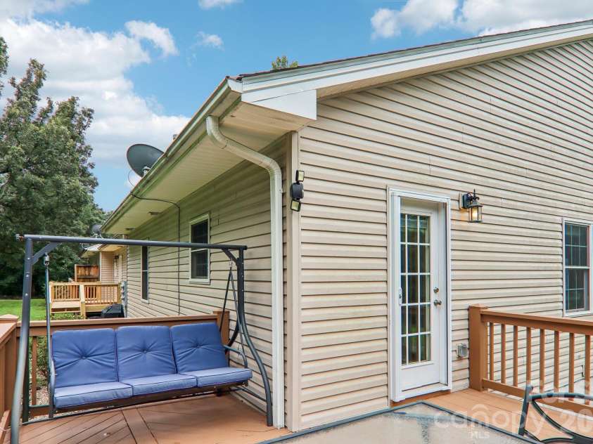 3311 Sandy Drive, Hendersonville, NC 28792.  MLS# CAR4406829, YatesRealty ID 40014. 