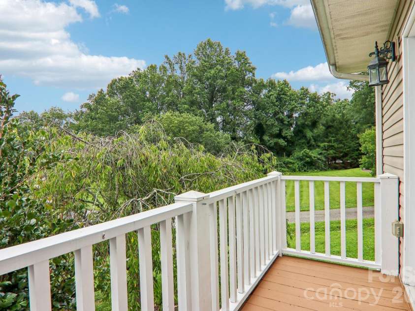 3311 Sandy Drive, Hendersonville, NC 28792.  MLS# CAR4406829, YatesRealty ID 40014. 