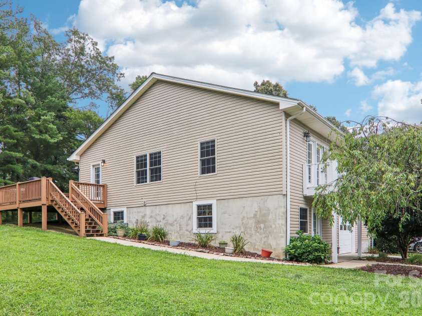 3311 Sandy Drive, Hendersonville, NC 28792.  MLS# CAR4406829, YatesRealty ID 40014. Sideview with deck