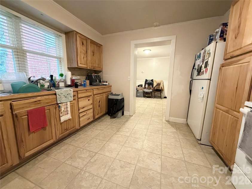 77 Maple Road, Spruce Pine, NC 28777.  MLS# CAR4407771, YatesRealty ID 40015. Kitchen