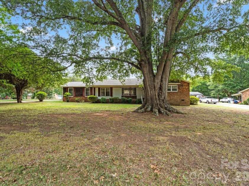 816 Clinton Avenue, Lancaster, SC 29720.  MLS# CAR4407967, YatesRealty ID 40017. 