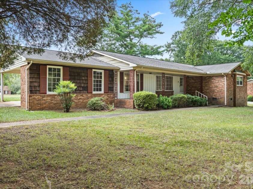 816 Clinton Avenue, Lancaster, SC 29720.  MLS# CAR4407967, YatesRealty ID 40017. 