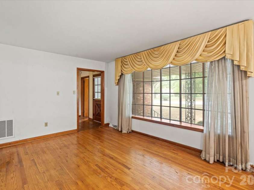 816 Clinton Avenue, Lancaster, SC 29720.  MLS# CAR4407967, YatesRealty ID 40017. 