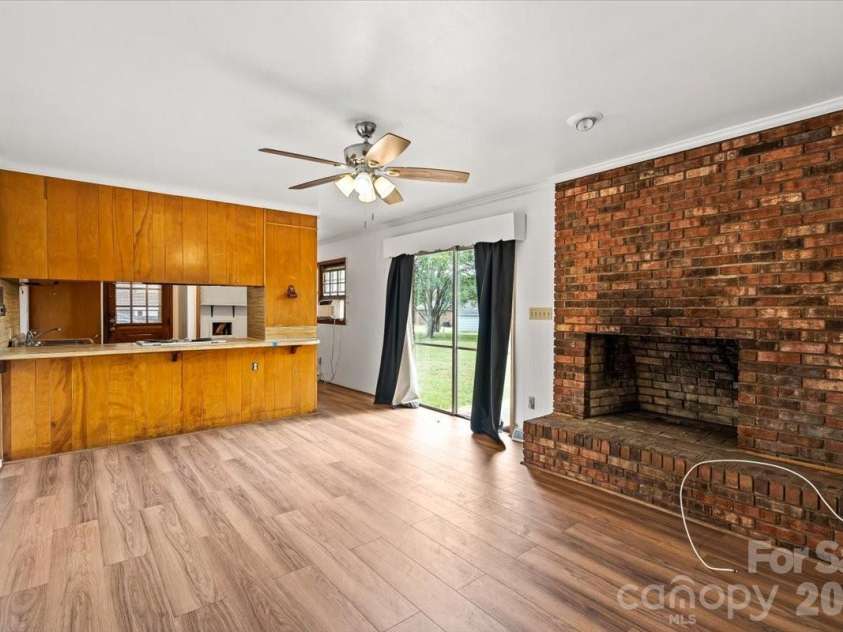 816 Clinton Avenue, Lancaster, SC 29720.  MLS# CAR4407967, YatesRealty ID 40017. 