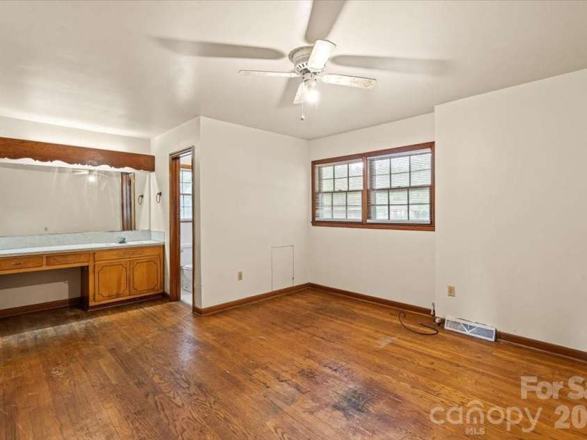 816 Clinton Avenue, Lancaster, SC 29720.  MLS# CAR4407967, YatesRealty ID 40017. 