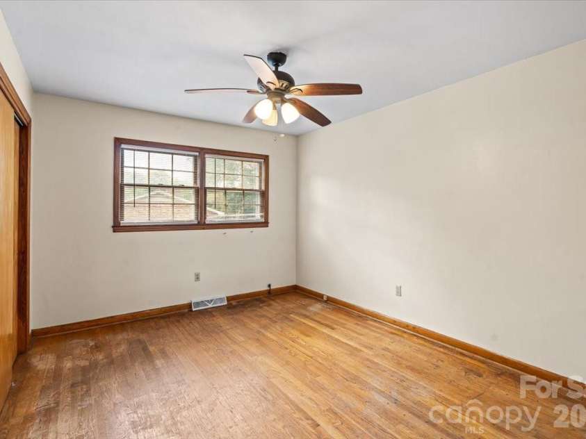 816 Clinton Avenue, Lancaster, SC 29720.  MLS# CAR4407967, YatesRealty ID 40017. 