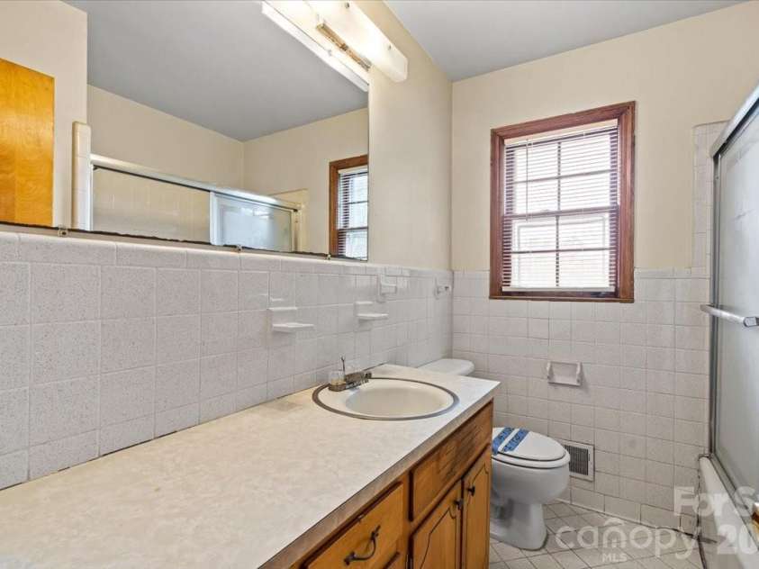 816 Clinton Avenue, Lancaster, SC 29720.  MLS# CAR4407967, YatesRealty ID 40017. 