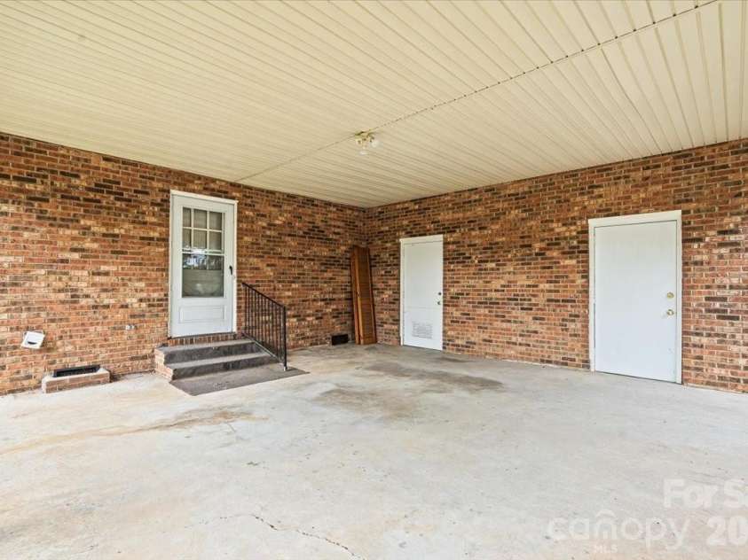 816 Clinton Avenue, Lancaster, SC 29720.  MLS# CAR4407967, YatesRealty ID 40017. 