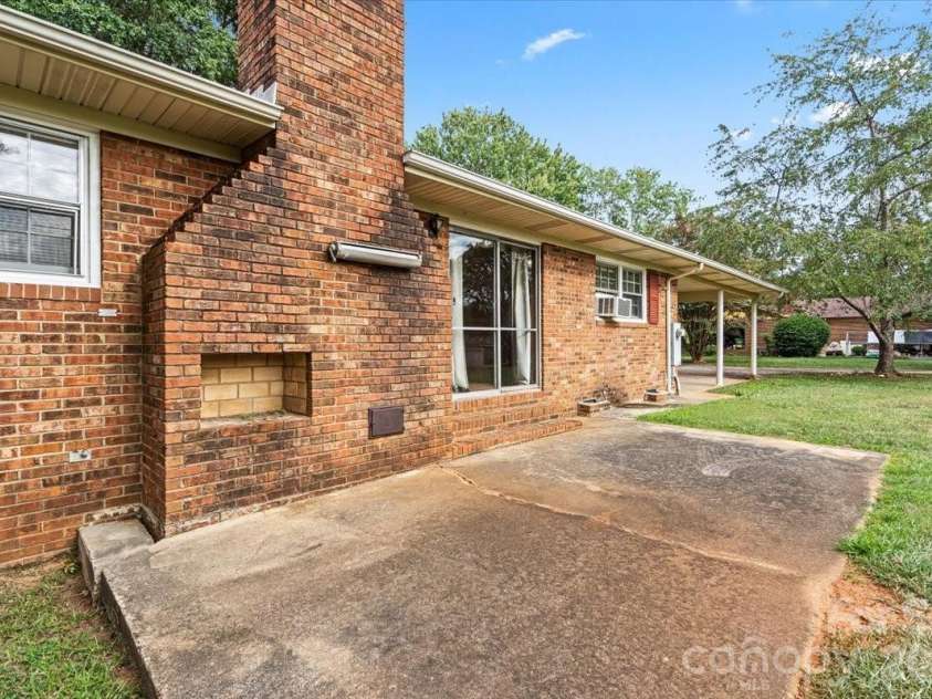 816 Clinton Avenue, Lancaster, SC 29720.  MLS# CAR4407967, YatesRealty ID 40017. 